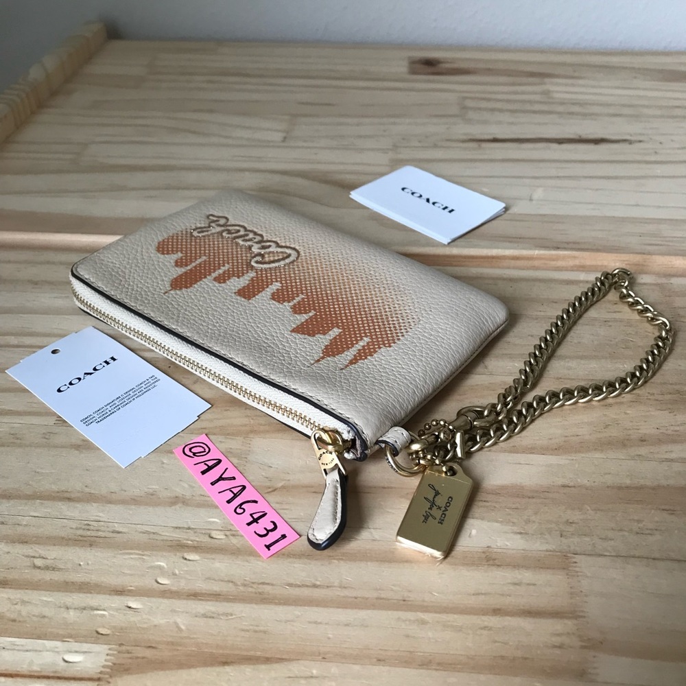 Coach wristlet🎈🎈 - Picture 3 of 8